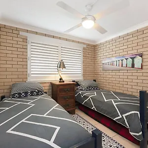 Shipton Unit 3 Moffat Qld Holiday home Caloundra