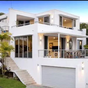 Luxury Alex Beach Holiday home Alexandra Headland