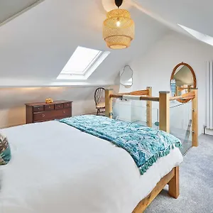  Holiday home Host & - Tenby